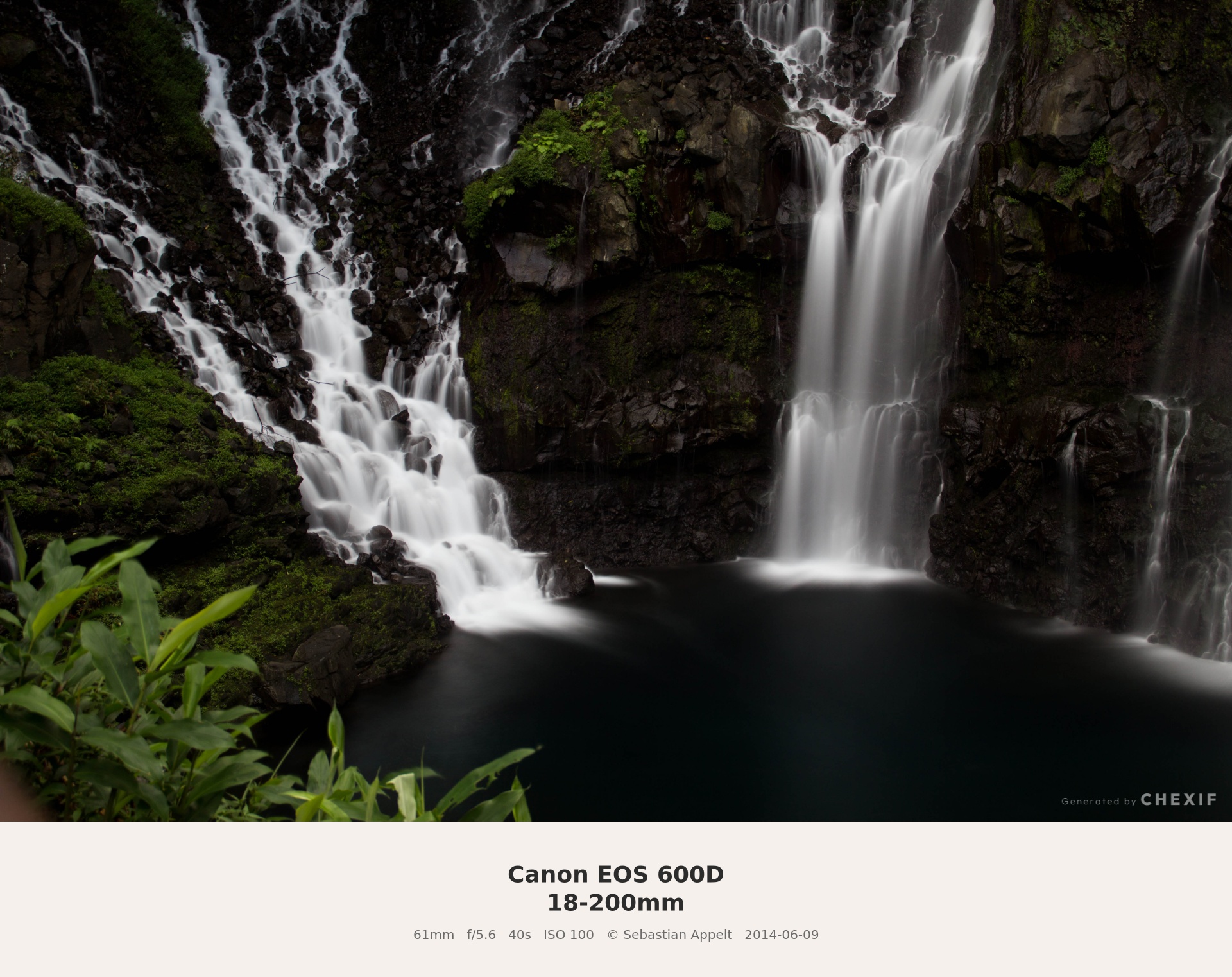 滝の長時間露光写真 Canon EOS 600Dで40秒露光 EXIFフレーム付き