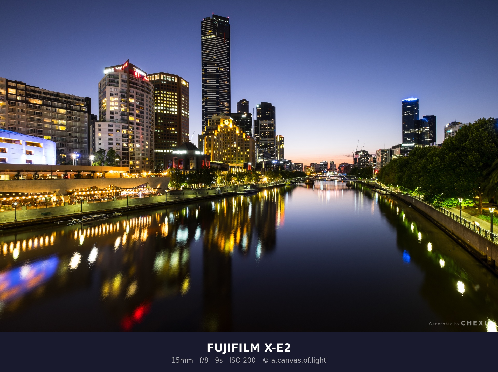 メルボルンのブルーアワー都市夜景 FUJIFILM X-E2 EXIFフレーム付き